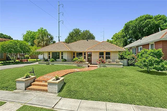 4 bed, 3.5 bath, 2416 sqft, $3,000 — Photo 1
