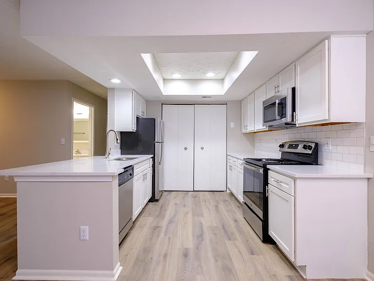 Perimeter Lakes Apartments — Photo 17