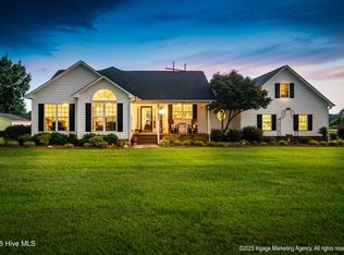 2752 Beddard Rd, Grimesland, NC 27837