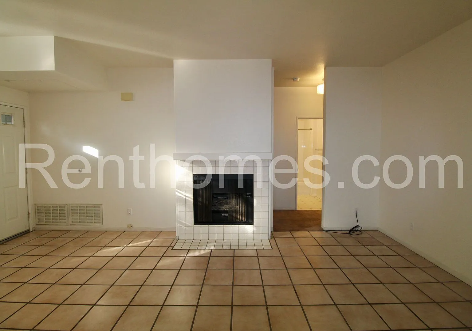 Sabre Springs, 10921 Sabre Hill Dr #373, -AC, Fireplace, Comm Pool / 2 Spas and Fitness Room. — Photo 3