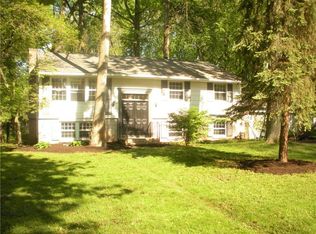 28 Bright Oaks Dr, Rochester, NY 14624