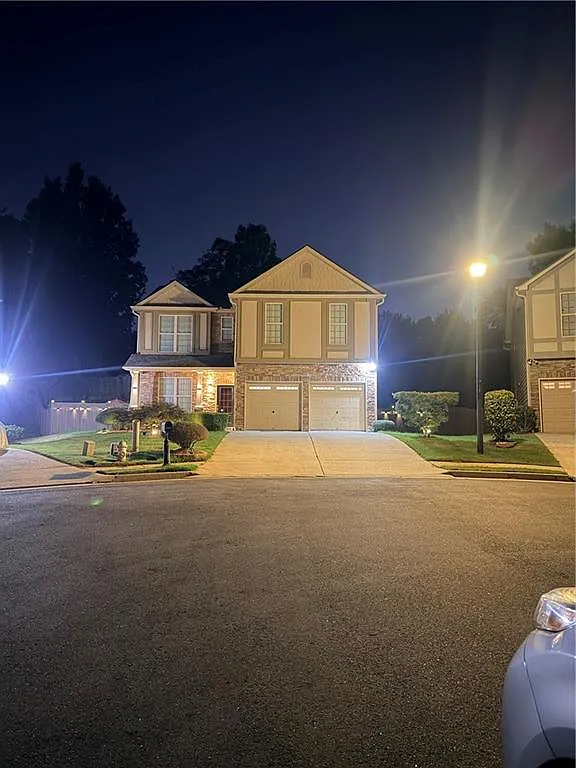 4 bed, 2.5 bath, 2269 sqft, $2,600 — Photo 2