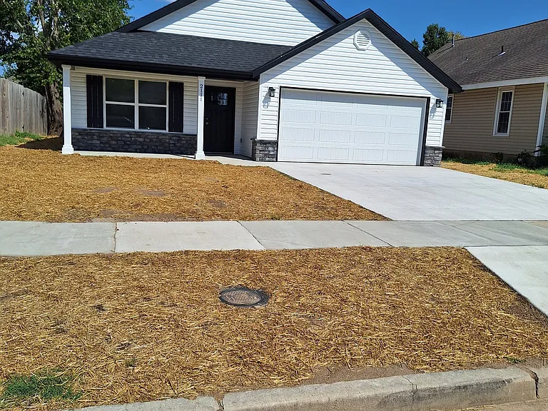 2111 S Connor Ave — Photo 1