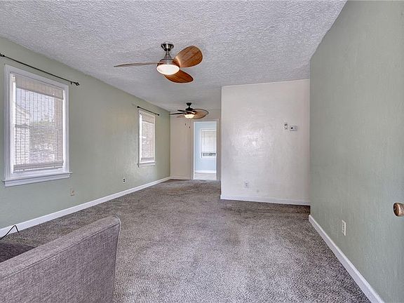 5th image of 11 Thornrose Ave