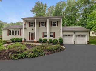 18 Hillcrest Dr, Randolph, NJ 07869