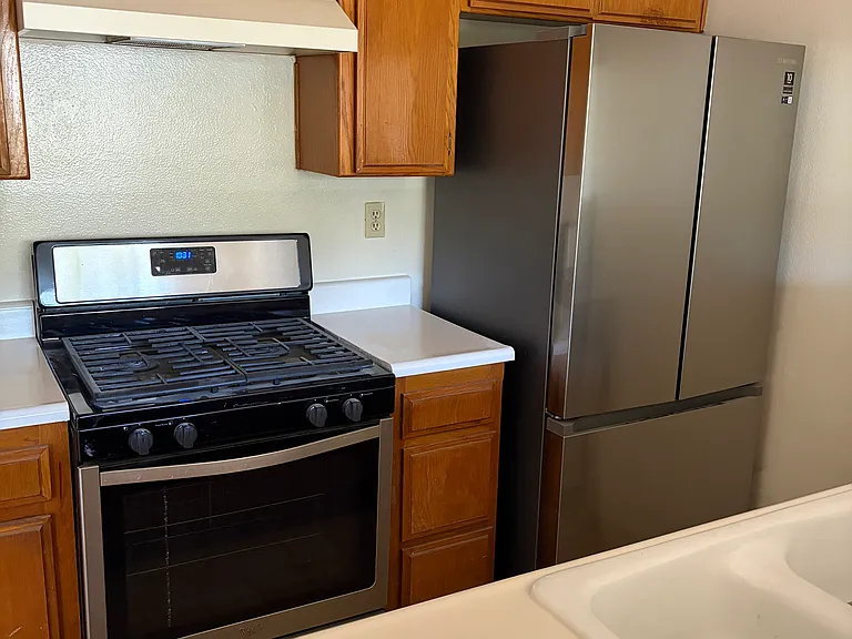 328 E Valencia Ave #H — Photo 4