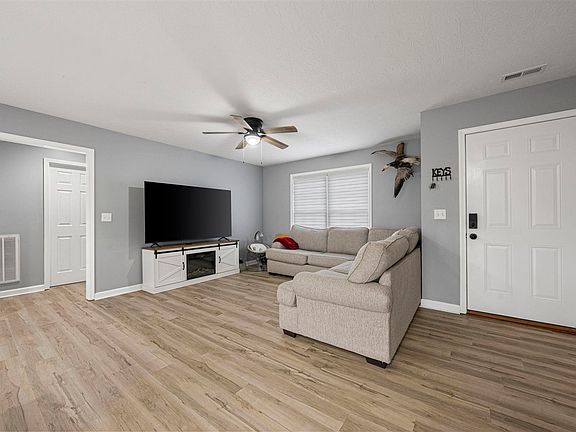 3rd image of 47 Minton Ln