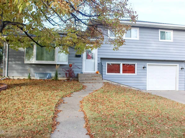 616 W Turnpike Ave, Bismarck, ND 58501