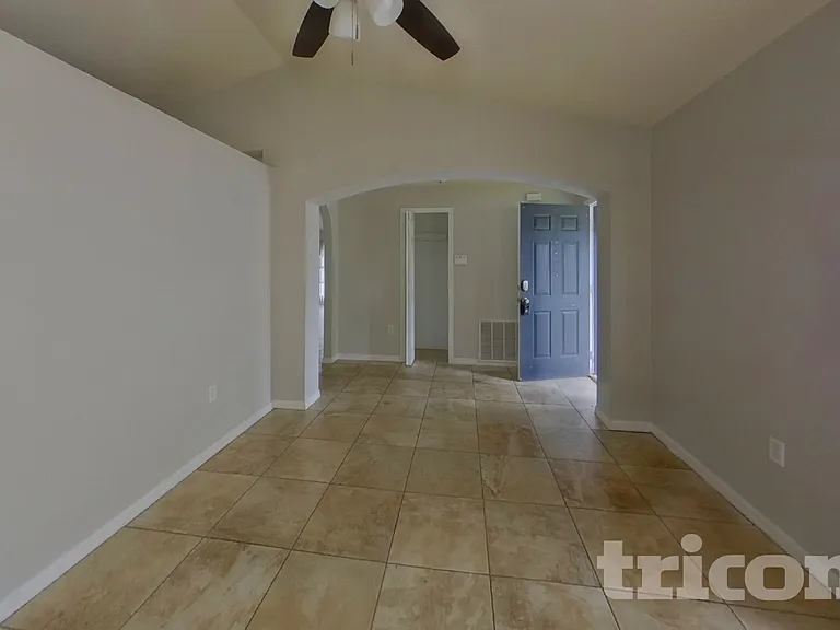 400 Cocoa Ct — Photo 2