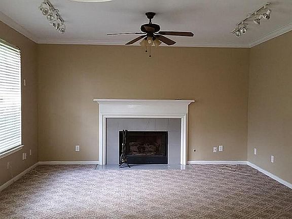 5th image of 16038 Lausanne Dr