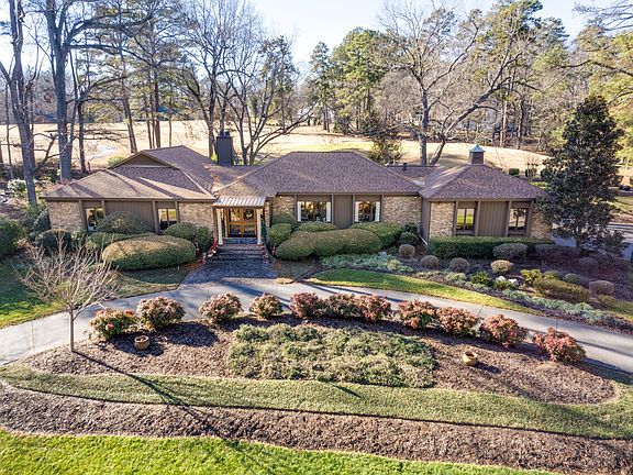 2nd image of 3519 Stoneybrook Dr