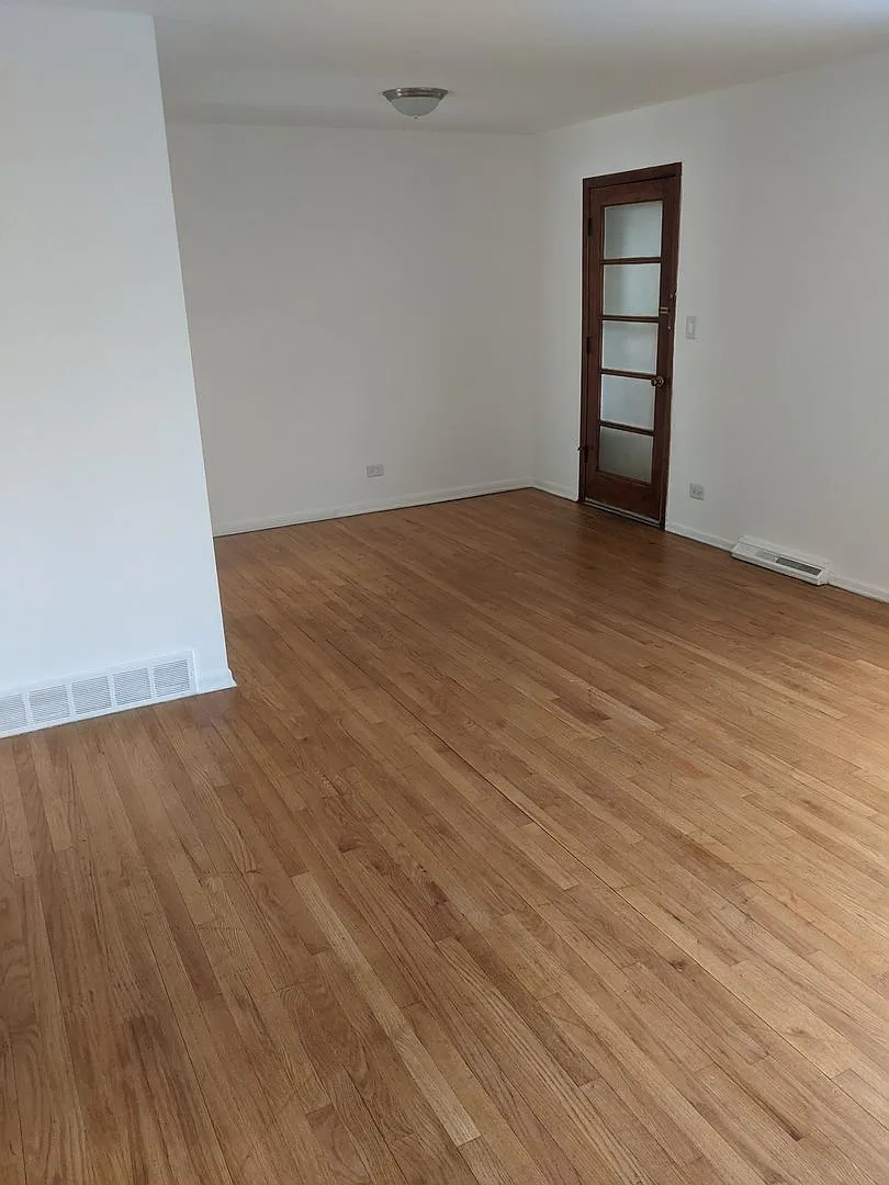 3 bed, 1.5 bath, 1238 sqft, $2,750 — Photo 3