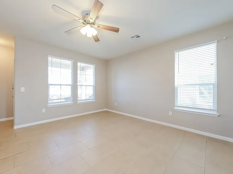 415 N Heatherwilde Blvd — Photo 7