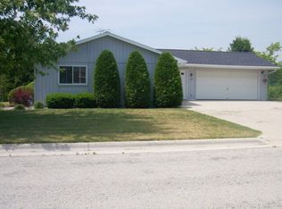 407 Highview Ct, Algoma, WI 54201