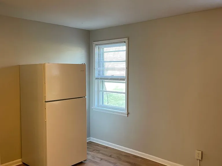 211 College Dr — Photo 19