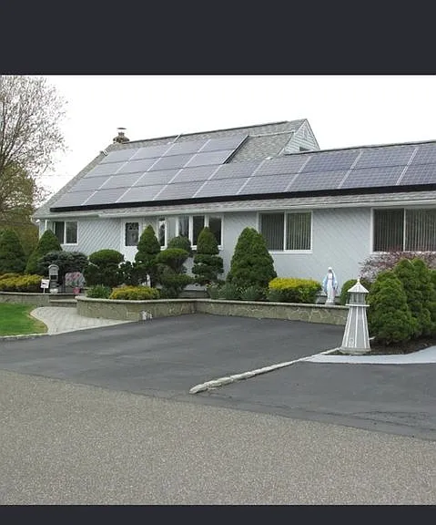 215 Albany Ave — Photo 1