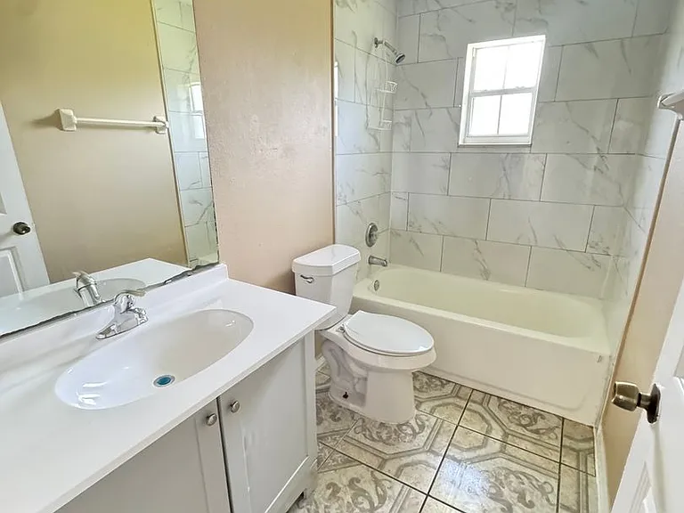 318 Ronnie Cir — Photo 3