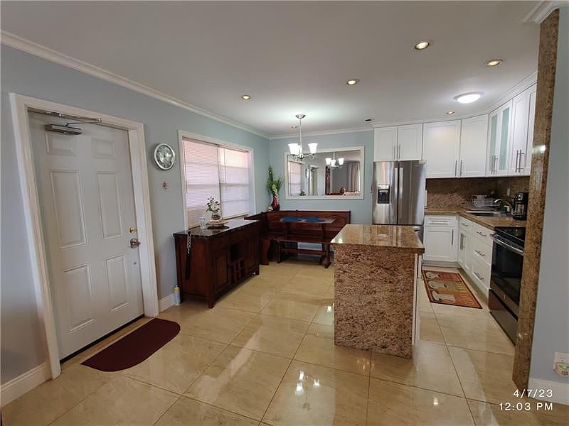 1st image of 500 NE 1st St APT 11