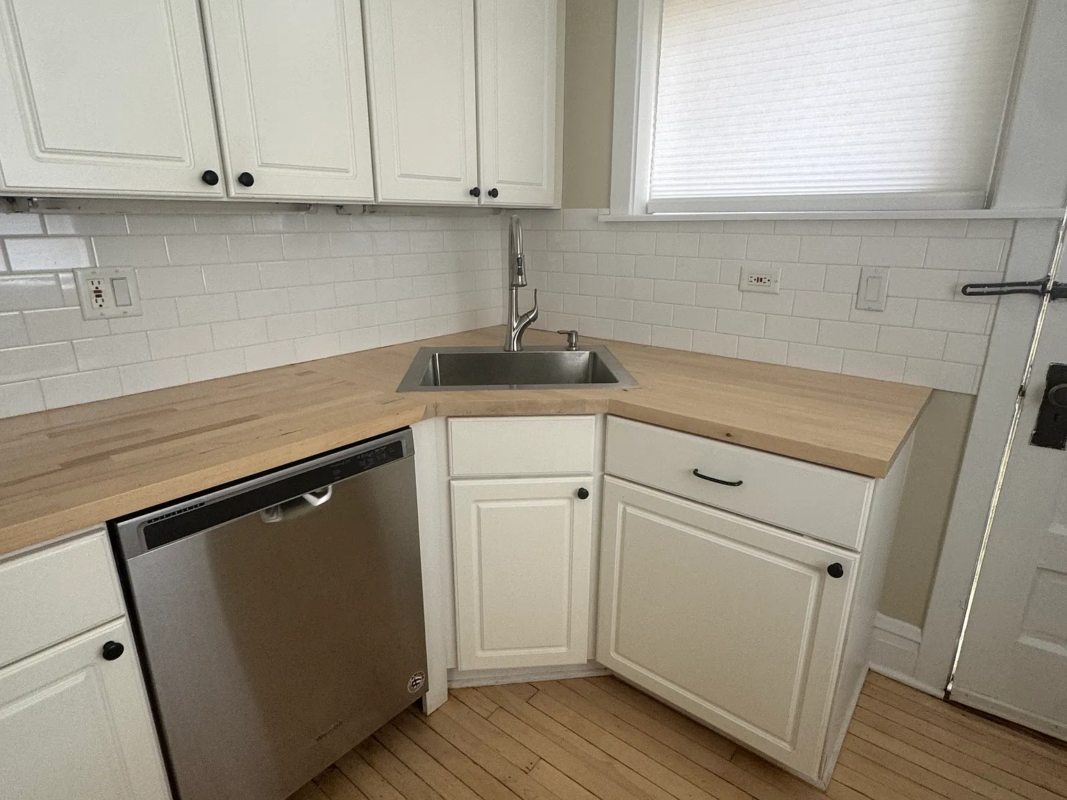 2 bed, 900 sqft, $2,000 — Photo 3