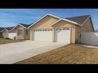 1344 White Bluffs Cir, Fernley, NV 89408