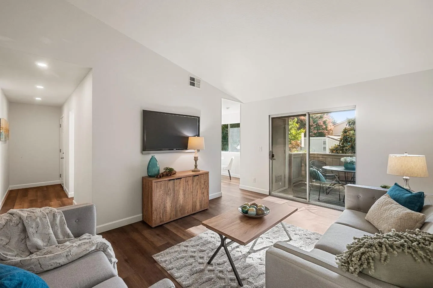 186 Damsen Dr photo 1