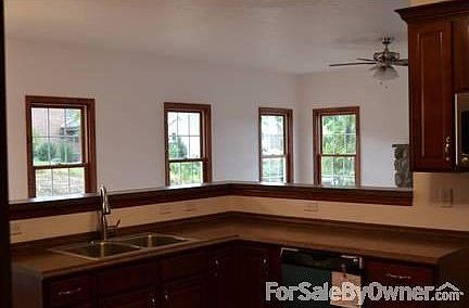 5th image of 3051 Warwick Dr
