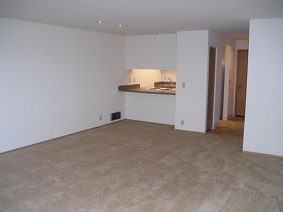 3rd image of 1800 N 107th St APT 302F