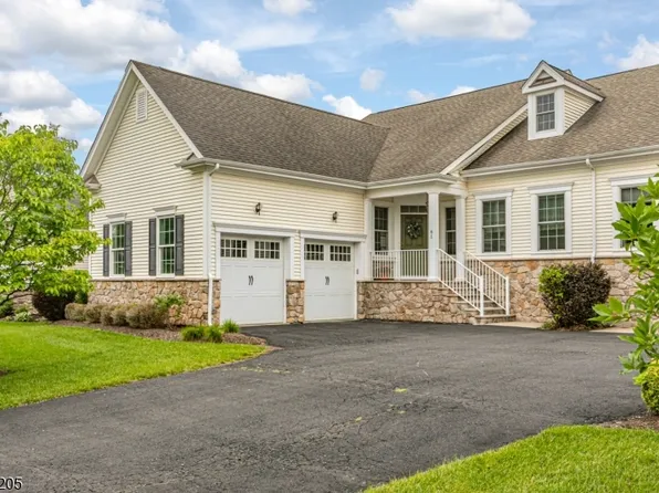 61 Bedford Dr, Montgomery Twp., NJ 08558