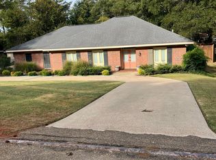 1811 Woodlawn Ave, Yazoo City, MS 39194