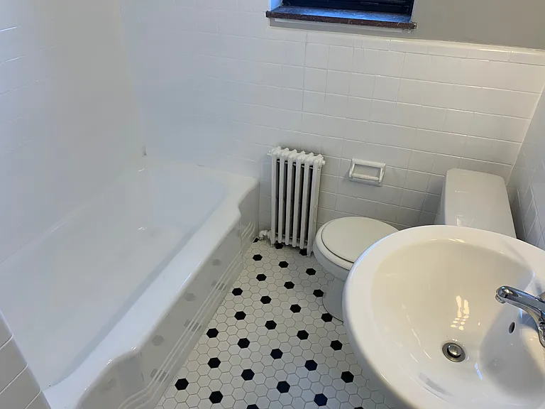 Royal Gardens Apartments — Photo 109