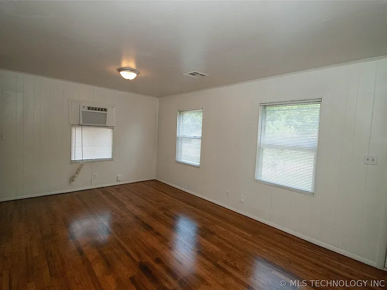 216 S 69th Ave E — Photo 8