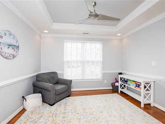 4th image of 2205 Martlet Ln