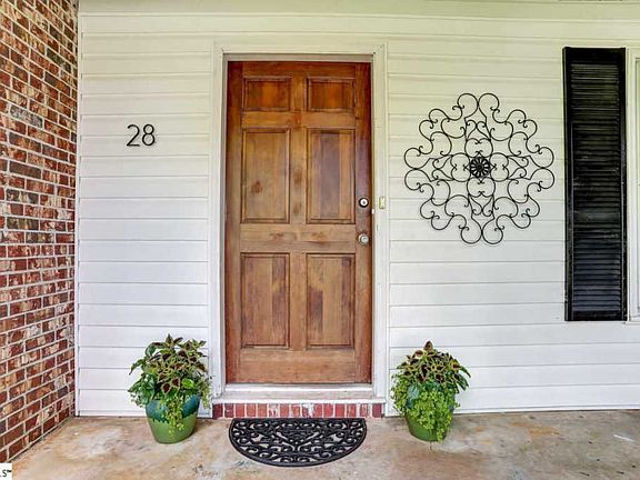 2nd image of 28 Fairford Cir