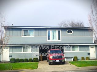 714 SE 9th St, Grants Pass, OR 97526