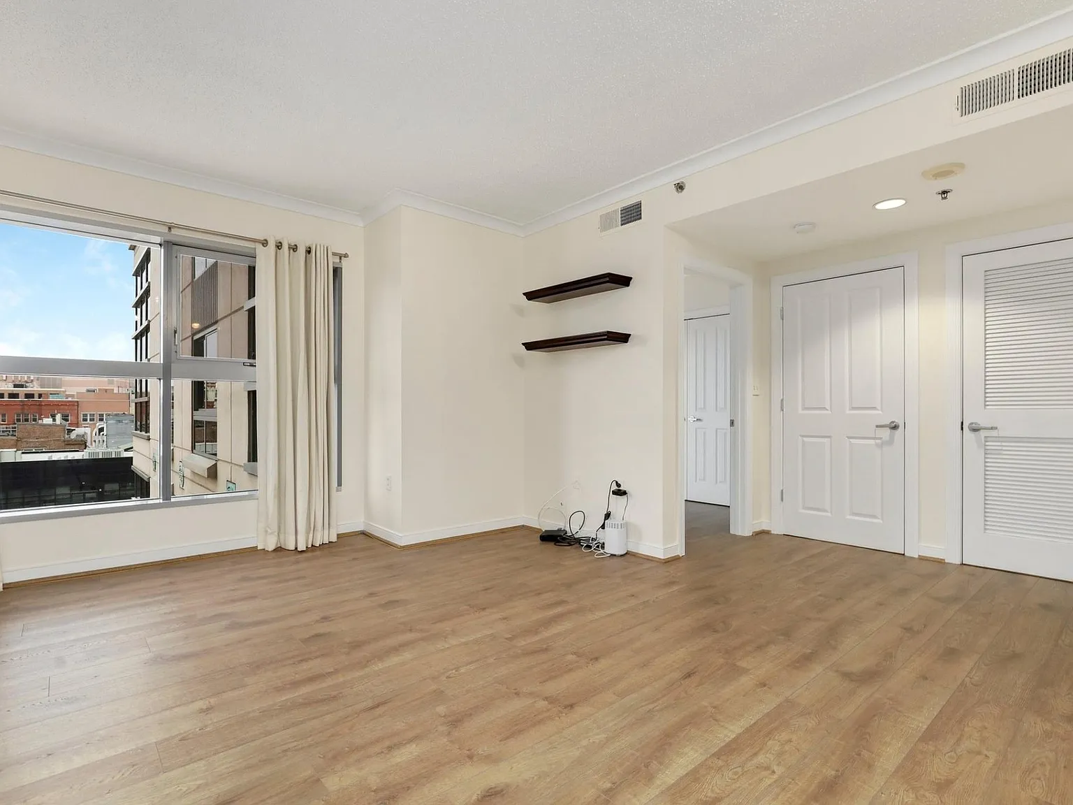 1 bed, 787 sqft, $2,350 — Photo 3
