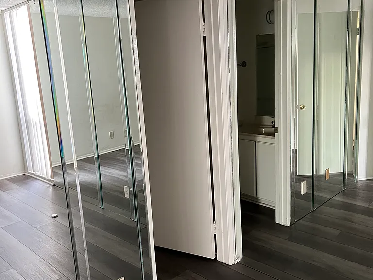 1371 Loma Ave — Photo 15