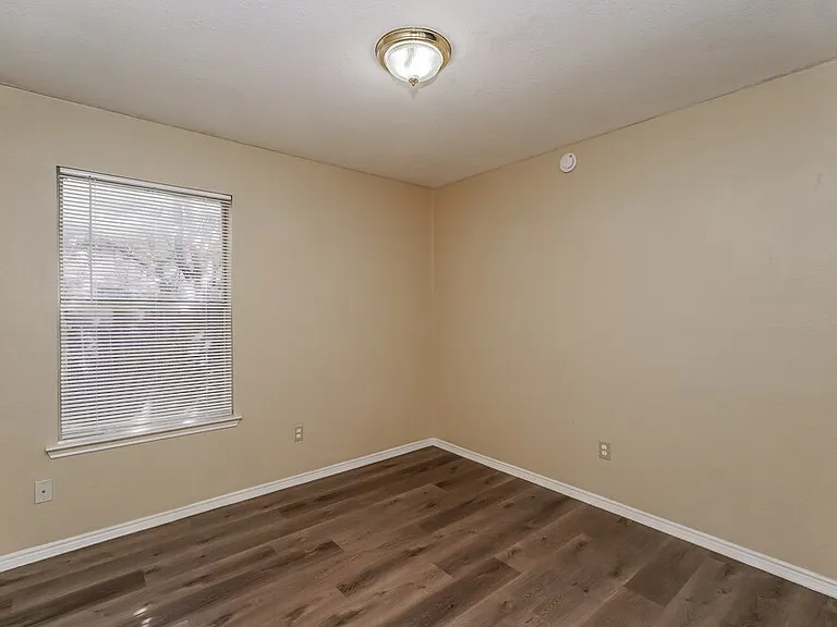 4001 Periwinkle Dr — Photo 13