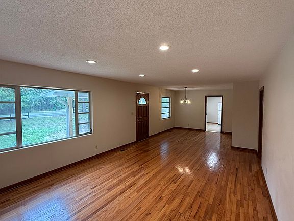 4th image of 5525 Springhill Rd