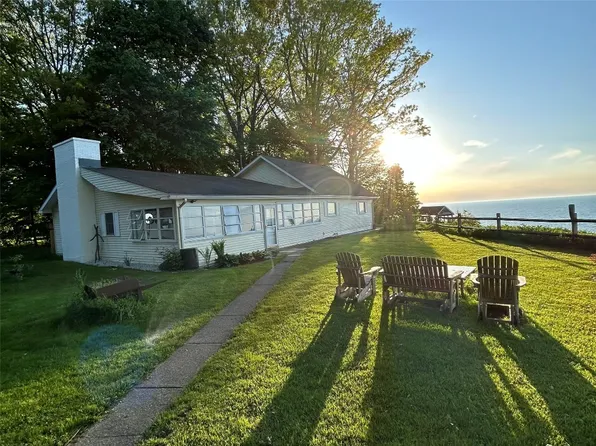 9946 W Lake Rd, Lake City, PA 16423