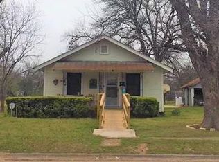 311 N 3rd St, Uvalde, TX 78801