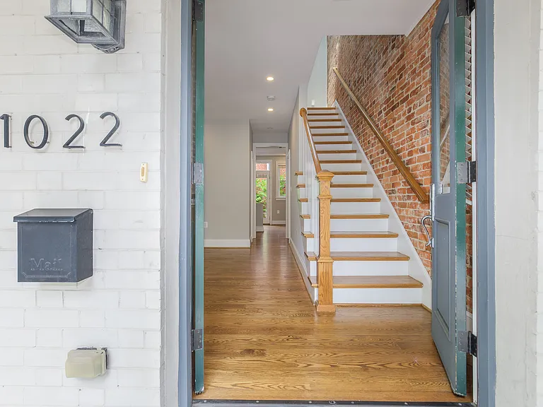 1022 Independence Ave SE — Photo 3