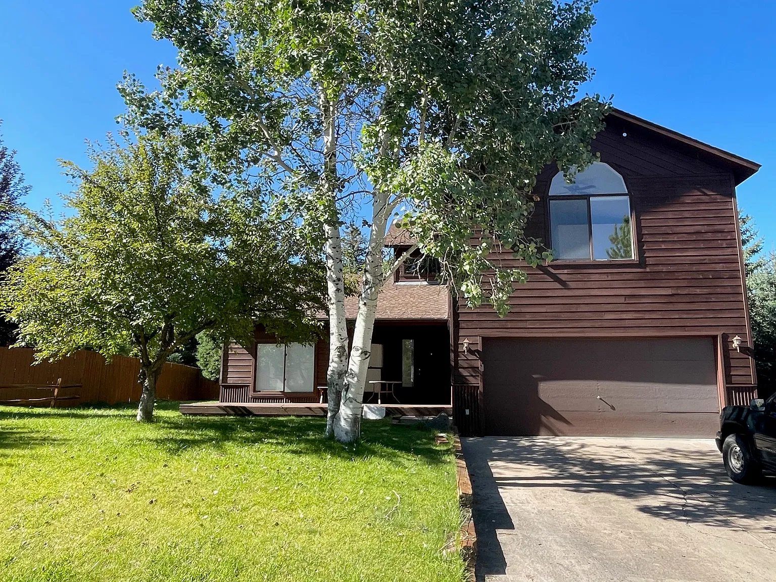 3 bed, 2.5 bath, 2200 sqft, $4,800 — Photo 1