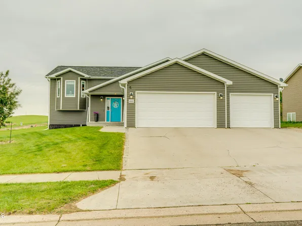 4602 Crown Point Rd NW, Mandan, ND 58554