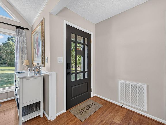 5th image of 378 Deerfield Dr