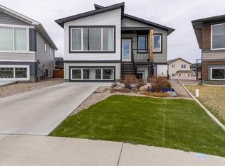 784 S Coalbrook Close W, Lethbridge, AB T1J 5M9