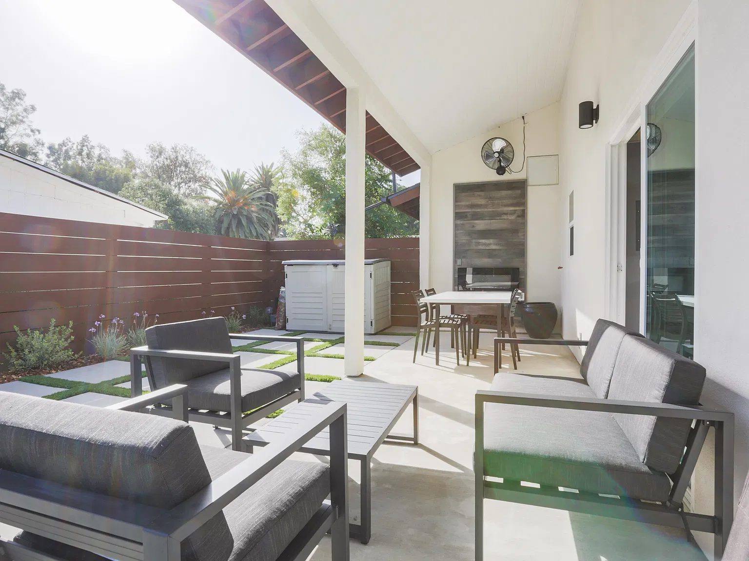 23113 Erwin St — Photo 3