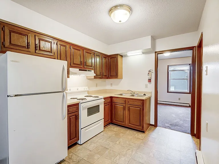 517 E Reed Ave — Photo 7