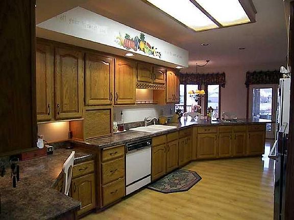 4th image of 829 Ironwood West Dr