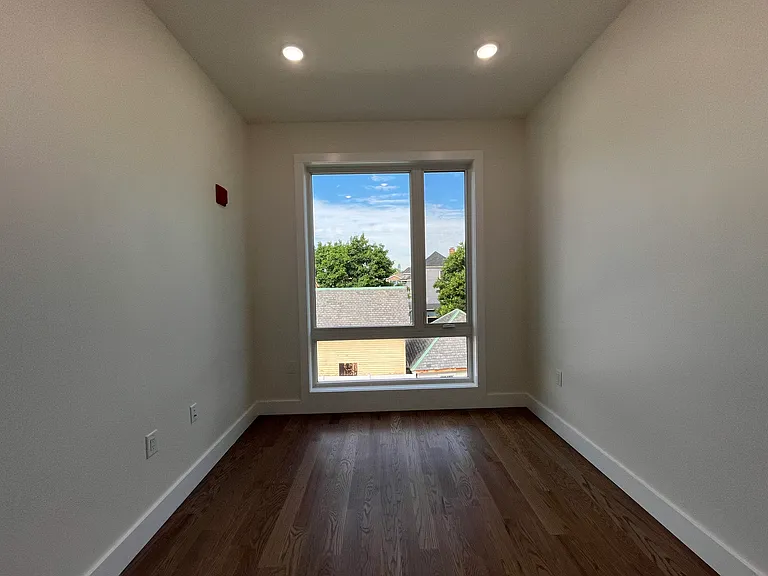 40 Lembeck Ave #3O6 — Photo 8