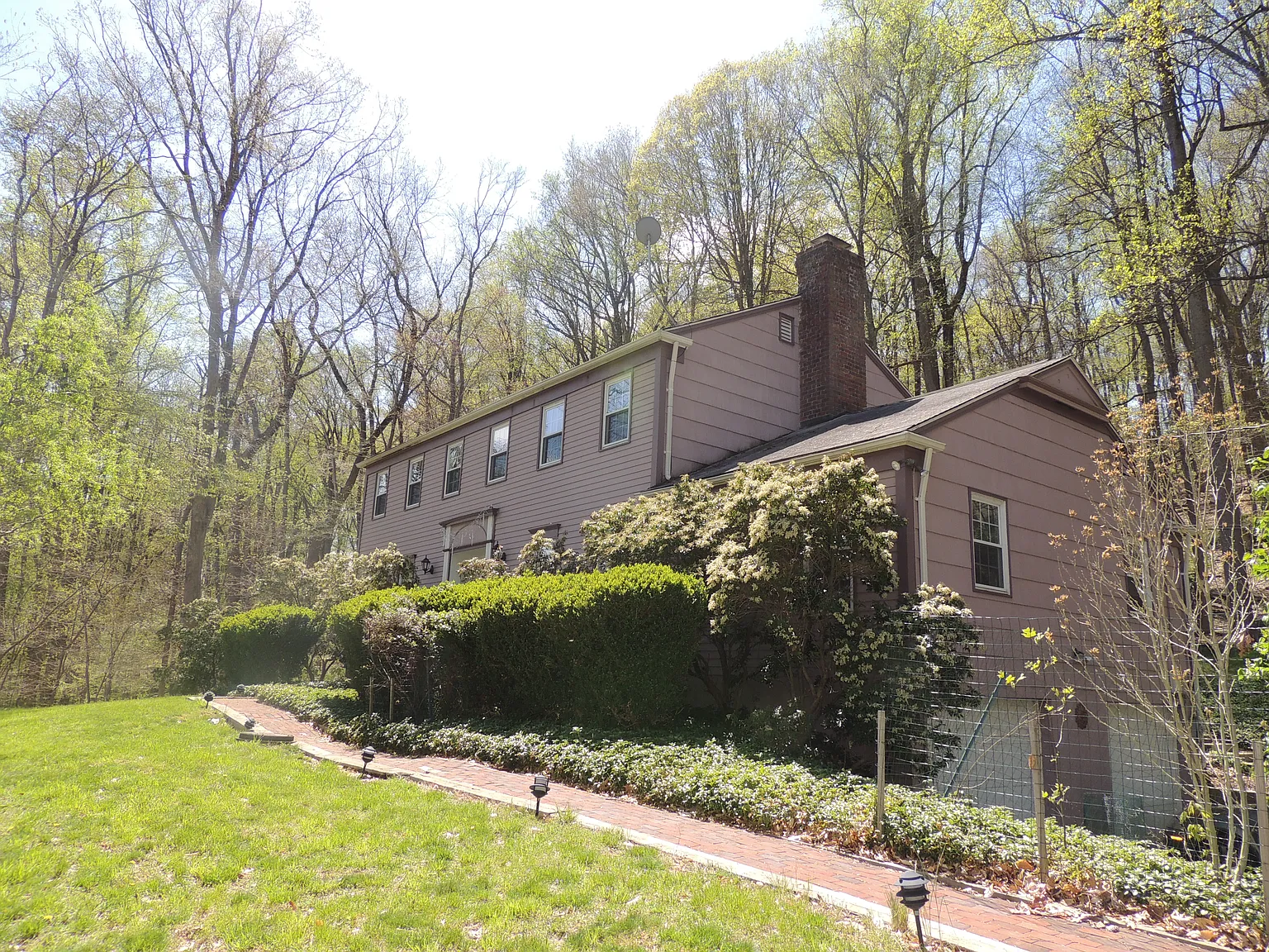32 Woodland Rd photo 1